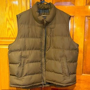 St. John’s Bay Men Puffer Vest 2XLT w/2 side pockets and 1 zip chest pocket $24